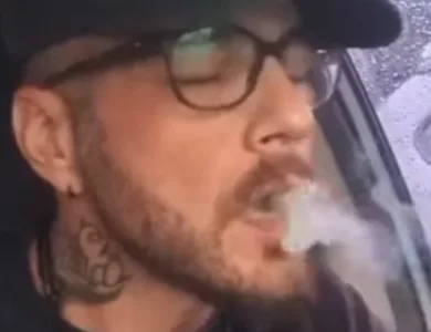 Pastor fumando maconha durante vídeo e questionando regras religiosas tradicionais